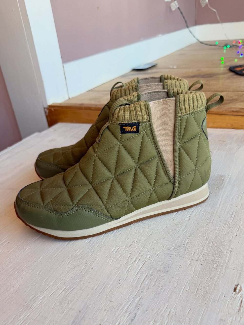 Teva ReEmber Mid Quilted Ankle Booties Size 7 Olive Green
